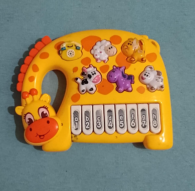 Pianito de jirafa a baterias