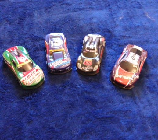 4 Autitos de Carreras